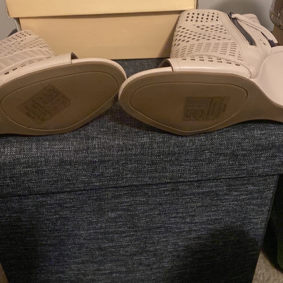 Yoki Bootie - Picture 3 of 3